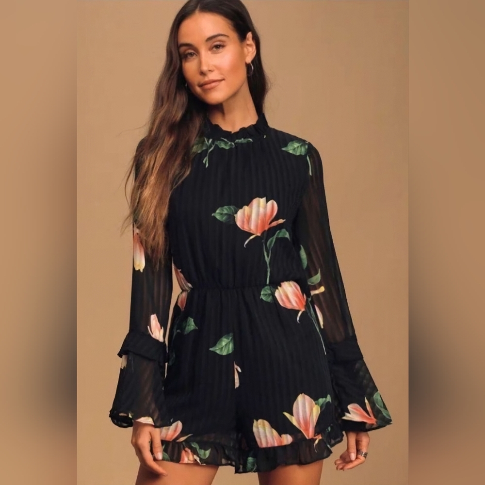 Lulus Talking Sweet Black Floral Print Long Sleeve Cutout Romper Size Medium.NWT
